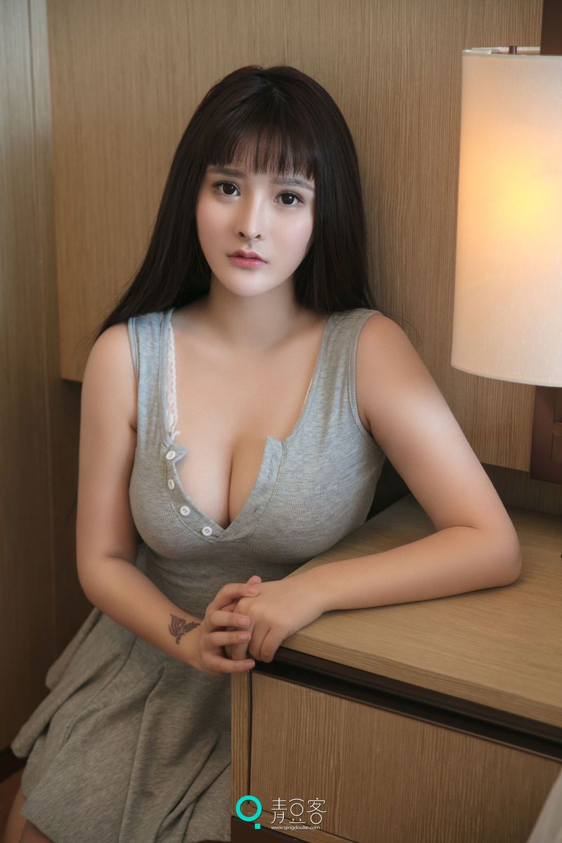 双马尾美女模特杨漫妮惹火身材白嫩爆乳性感写真