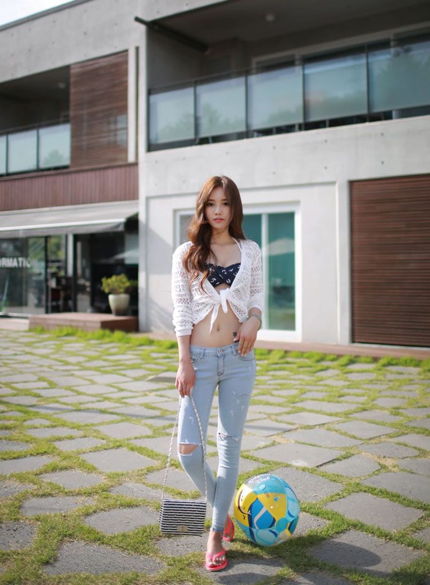 韩国人气模特孙允珠沙滩比基尼牛仔长裤极品身材最美写真