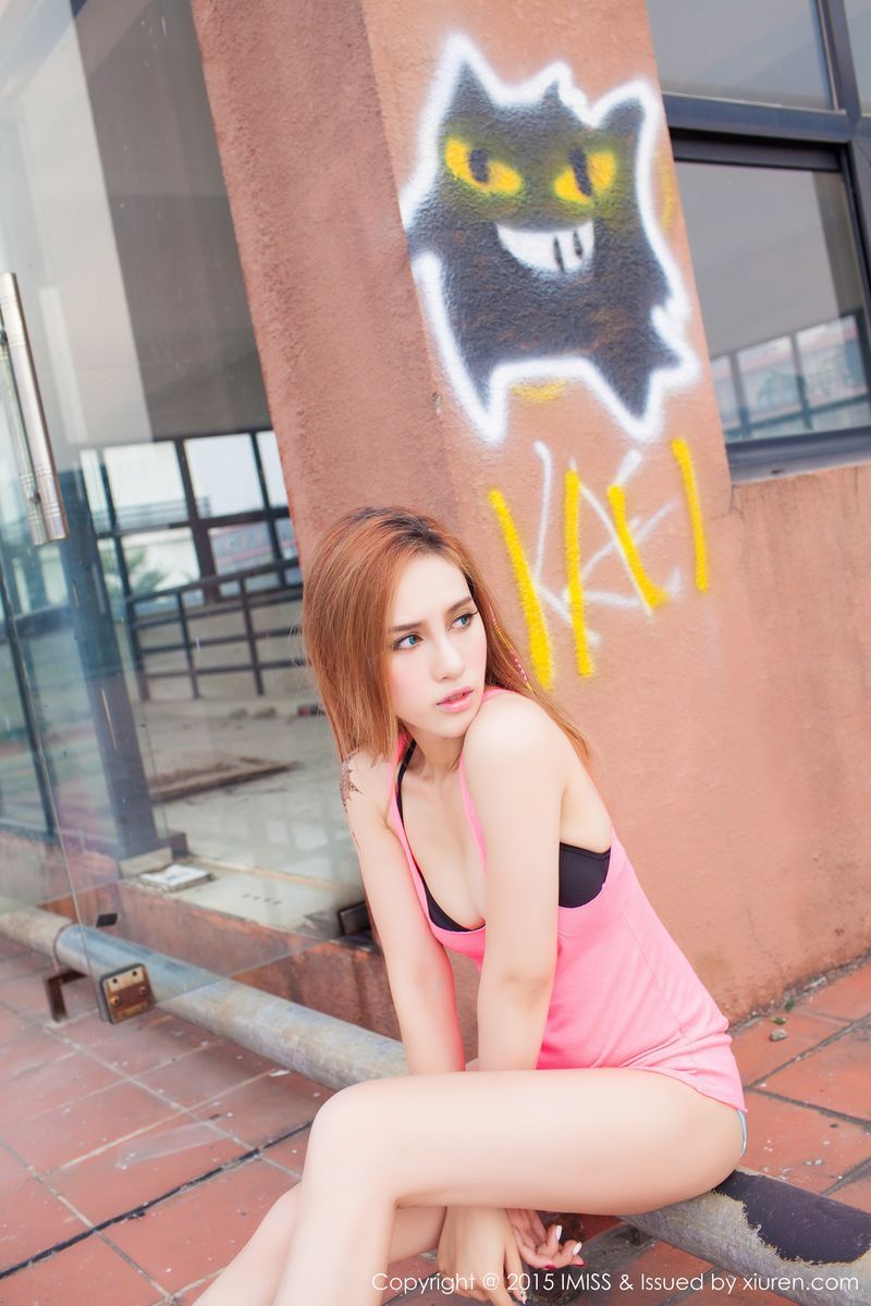 香港美女模特何嘉儿Michi黑色短裙小清新户外性感写真