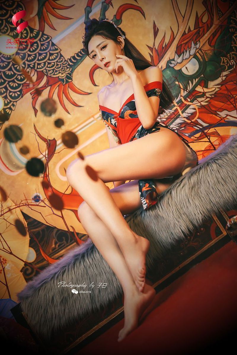 头条女神美女模特莫小希和服装扮修长美腿COS花魁写真