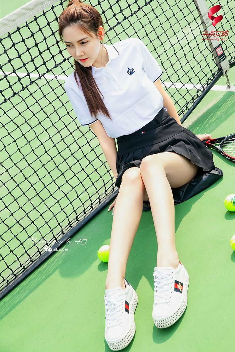 网球美少女冯雪娇SIR性感超短裙修长美腿户外写真