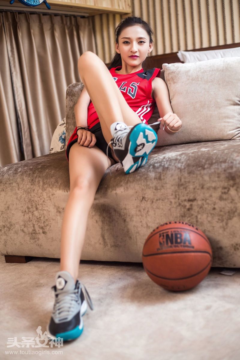 头条女神篮球宝贝芃芃青春外表丁字裤翘臀诱惑性感美图