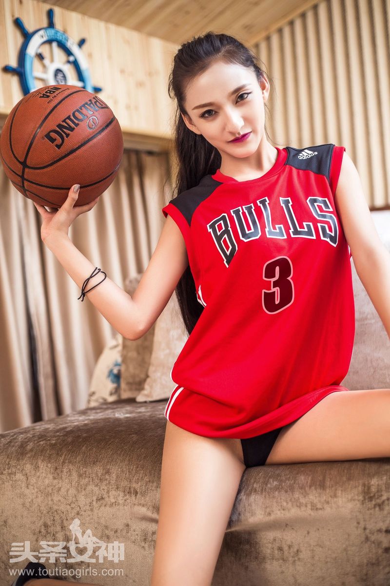 头条女神篮球宝贝芃芃青春外表丁字裤翘臀诱惑性感美图
