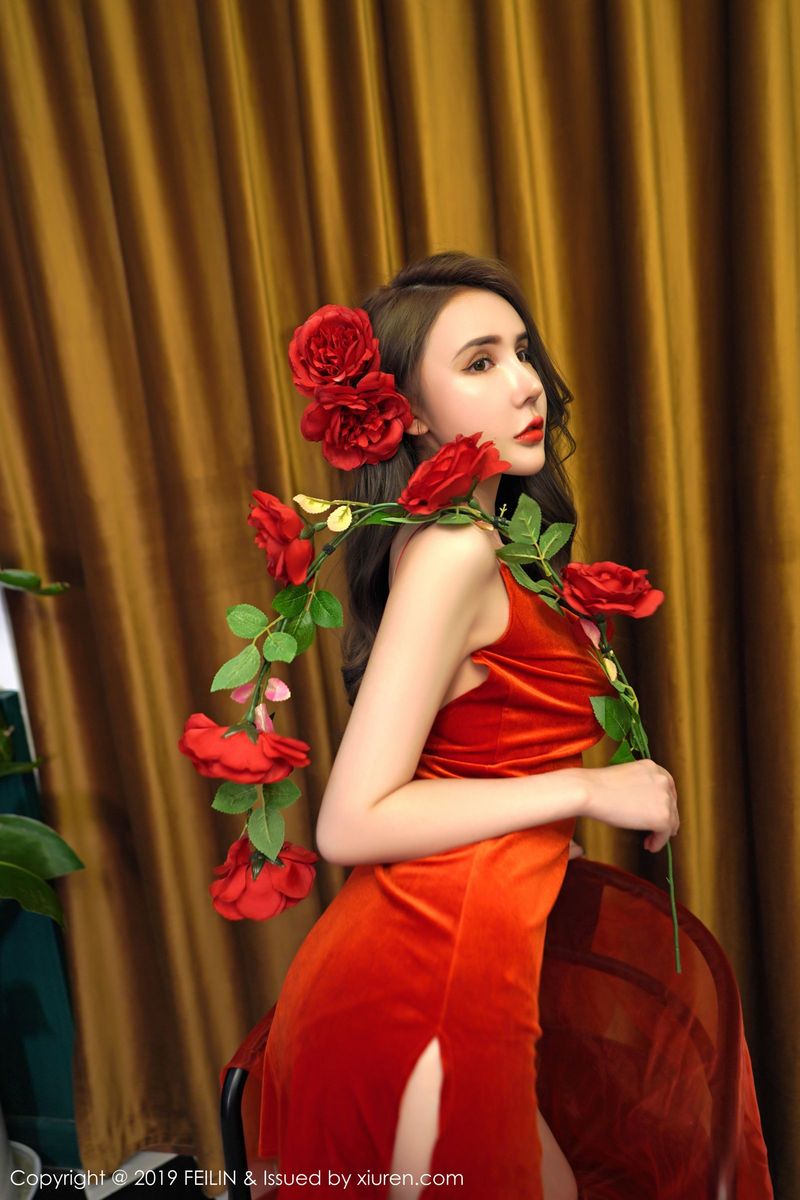 美女模特伍月yuer红色情趣旗袍职场OL装扮性感写真
