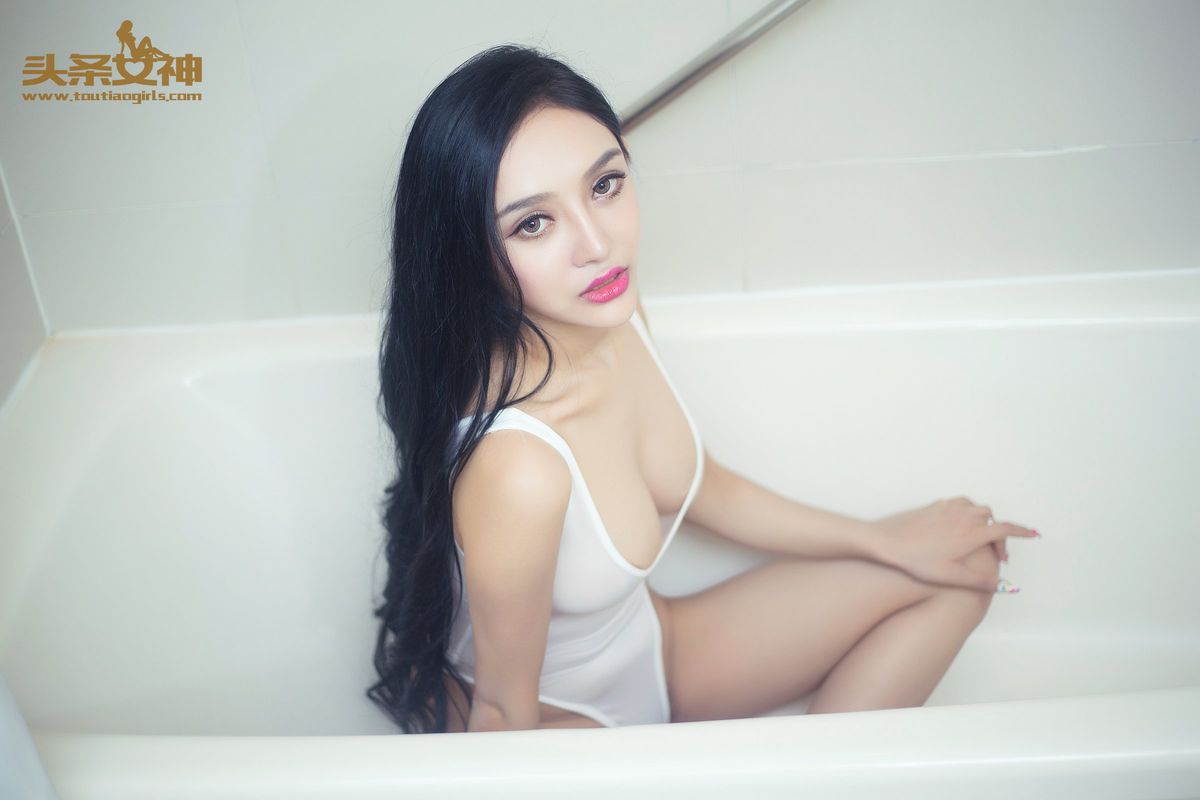 性感美女洛可可白色死库水浴室极致湿身诱惑写真