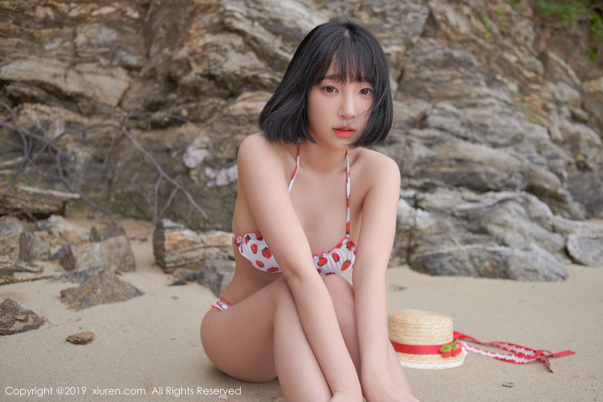 美女模特卿卿沙滩比基尼内衣诱惑韩国性感私房旅拍