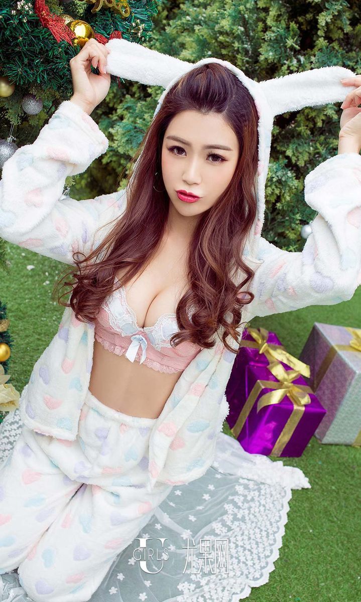 尤果网美女模特魏馨Wendy白皙爆乳兔女郎内衣诱惑圣诞美图