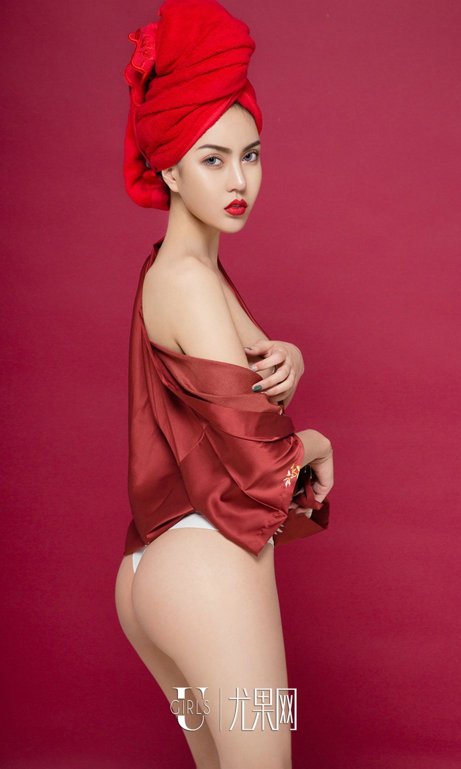 美女模特明娜大红连体衣修长美腿女神范性感写真