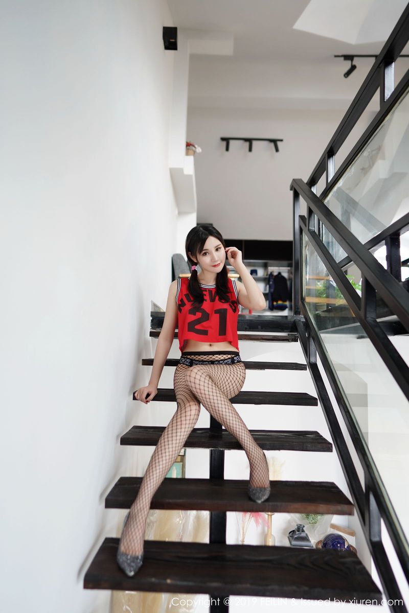 美女模特Miki米雪儿黑丝网袜粉色情趣内衣性感写真