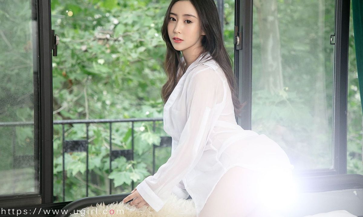 美女模特小仙纯白色透视开衫&肉粉色比基尼性感写真