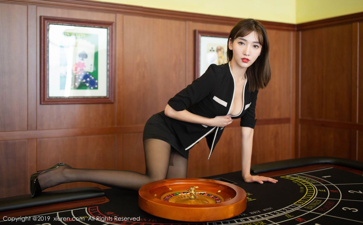 美女模特陆萱萱赌场荷官主题角色扮演制服诱惑写真