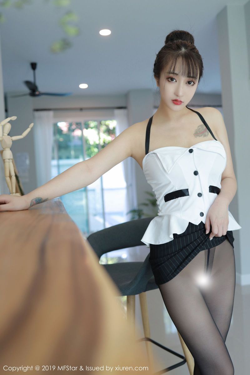美女模特Betty林子欣极致黑丝美腿诱惑泰国清迈旅拍