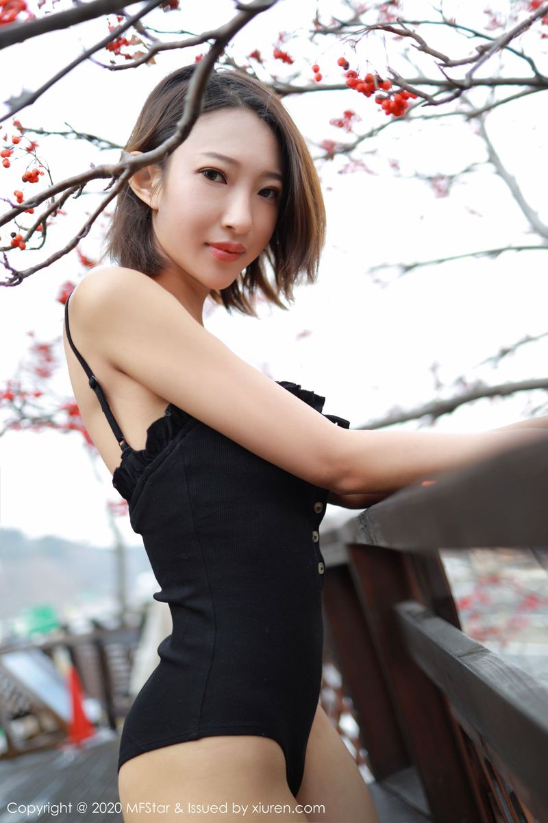 美女模特栗子Riz波涛胸涌室外拍摄系列北海道旅拍