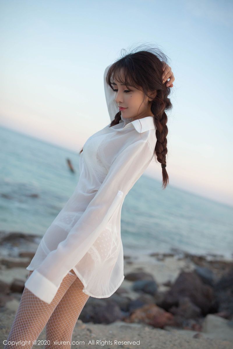 美女模特陶喜乐_lele沙滩白衬衫网袜外拍系列东欧旅拍
