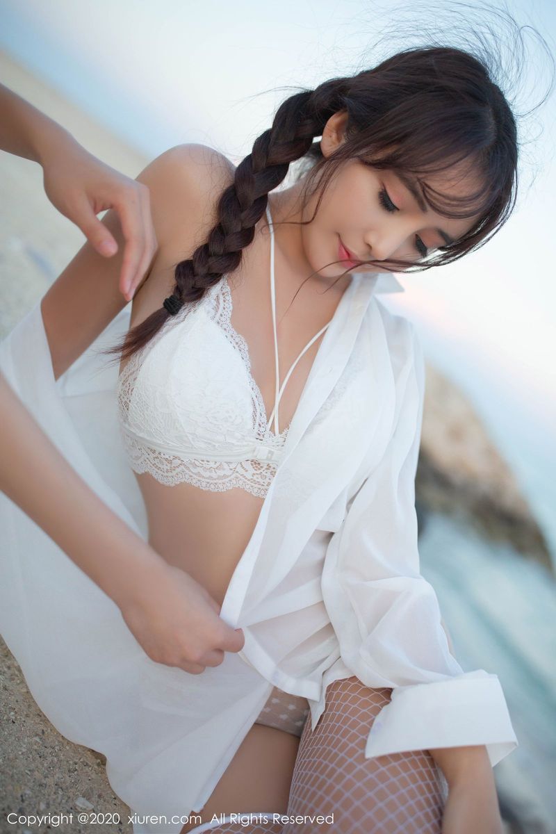 美女模特陶喜乐_lele沙滩白衬衫网袜外拍系列东欧旅拍