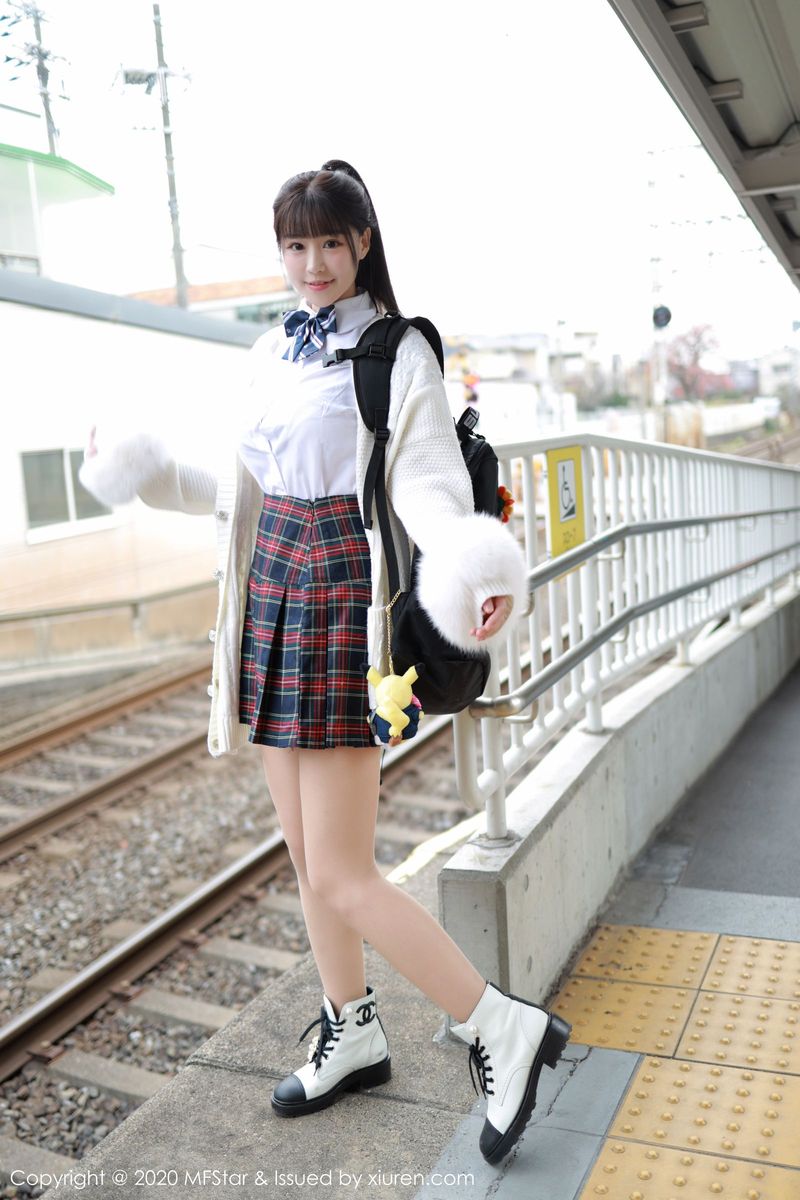 美女模特Flower朱可儿放课后学生尾随剧情日本旅拍