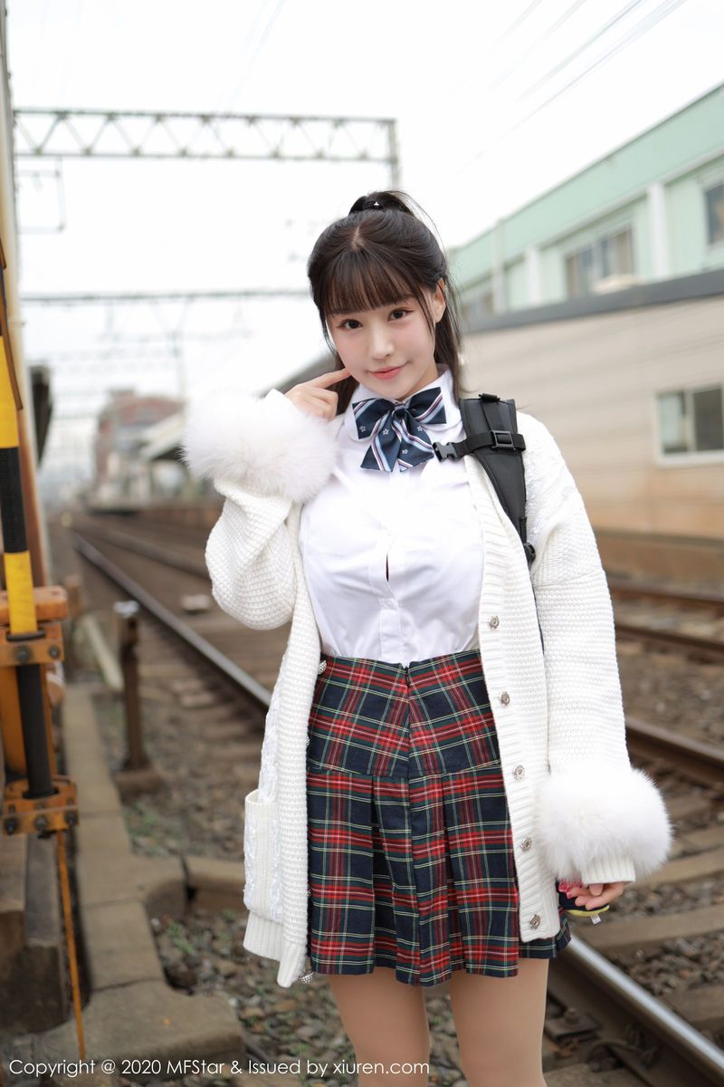 美女模特Flower朱可儿放课后学生尾随剧情日本旅拍