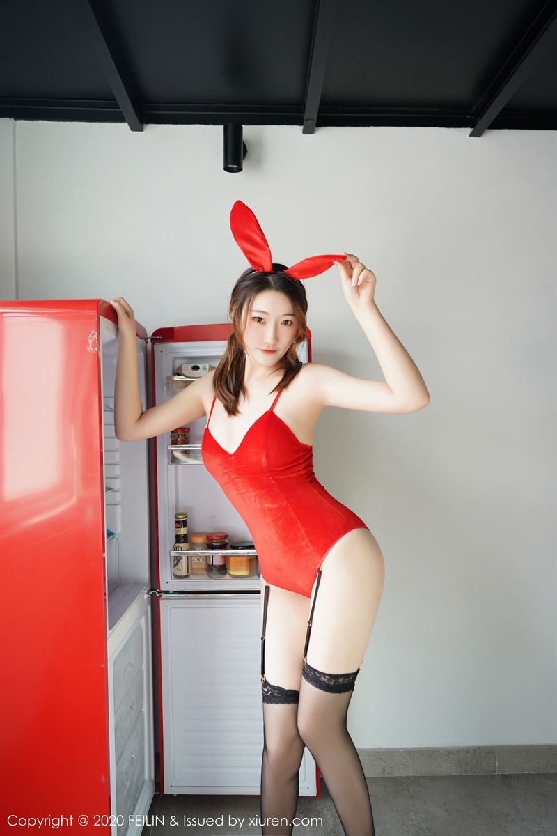 美女模特A.小熊猫黑丝美腿情趣内衣兔女郎装扮写真