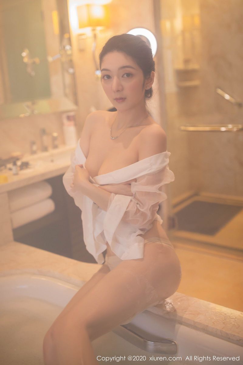 美女模特Angela小热巴白衬衫浴室湿身诱惑大尺度写真