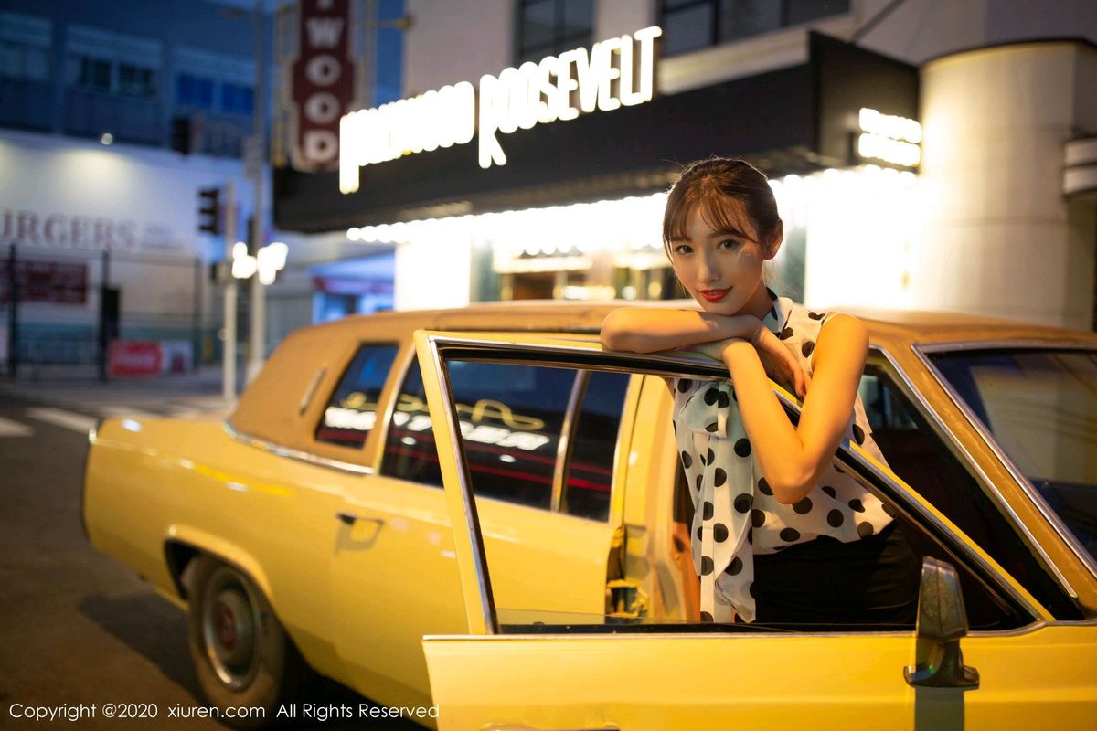 美女模特陆萱萱出租车司机演绎香车美女主题写真