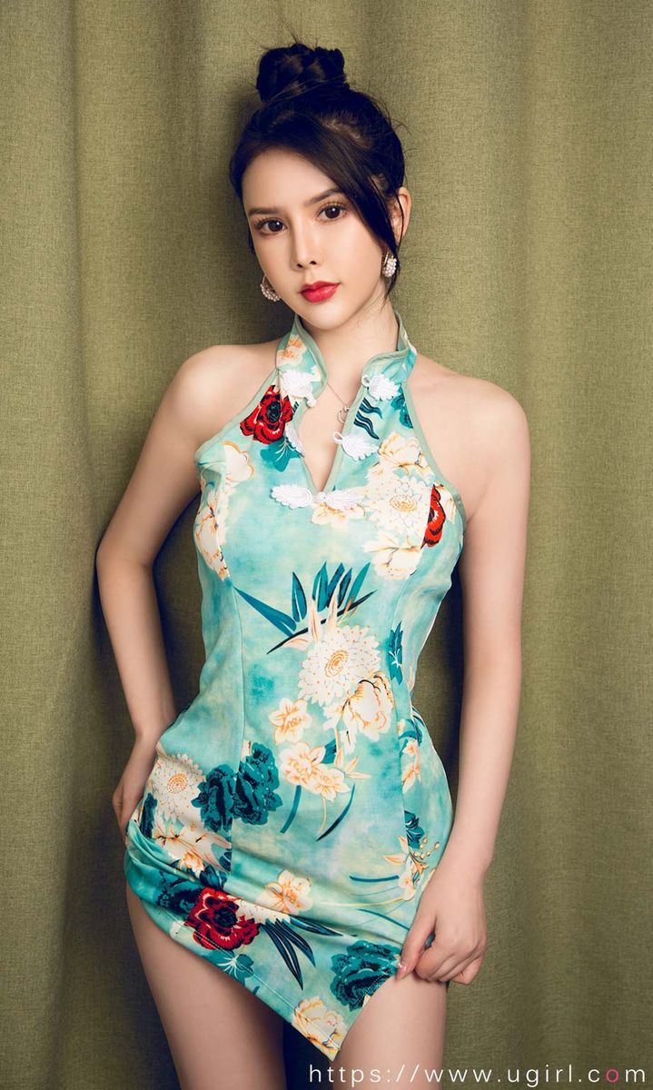 美女模特李丽莎高叉旗袍修长美腿气质性感私房写真