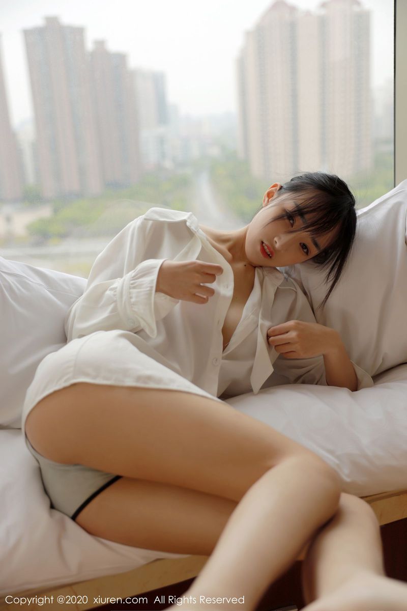 新人模特陈梵妮Fanny性感白衬衫美腿系列首套写真