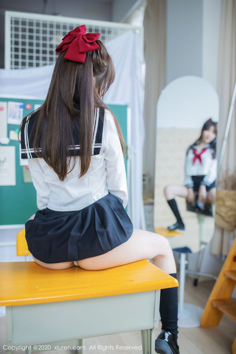 美女模特糯美子Mini学生服演绎校园时代主题性感写真