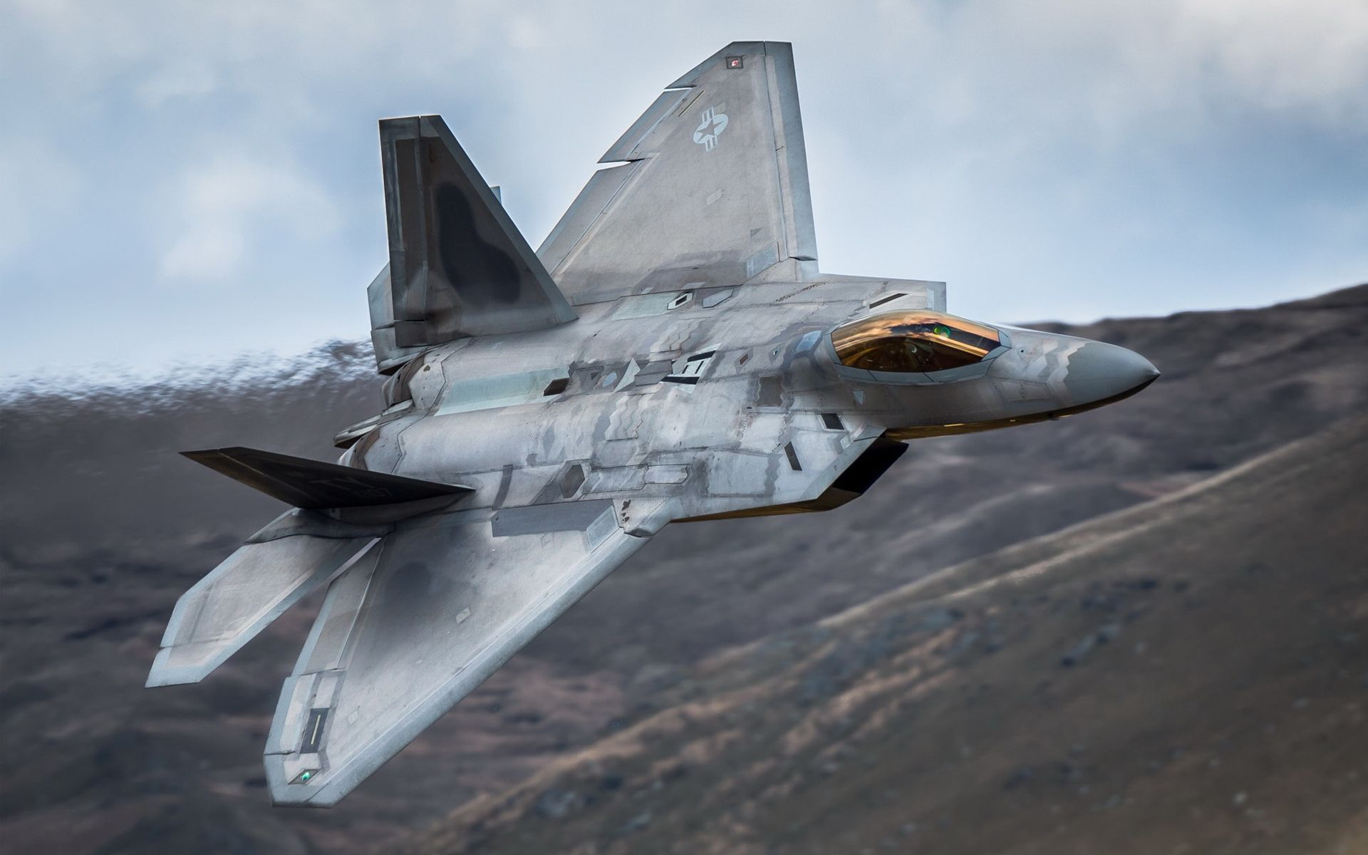 洛克希德马丁F-22战斗机高中展翅绝美高清壁纸