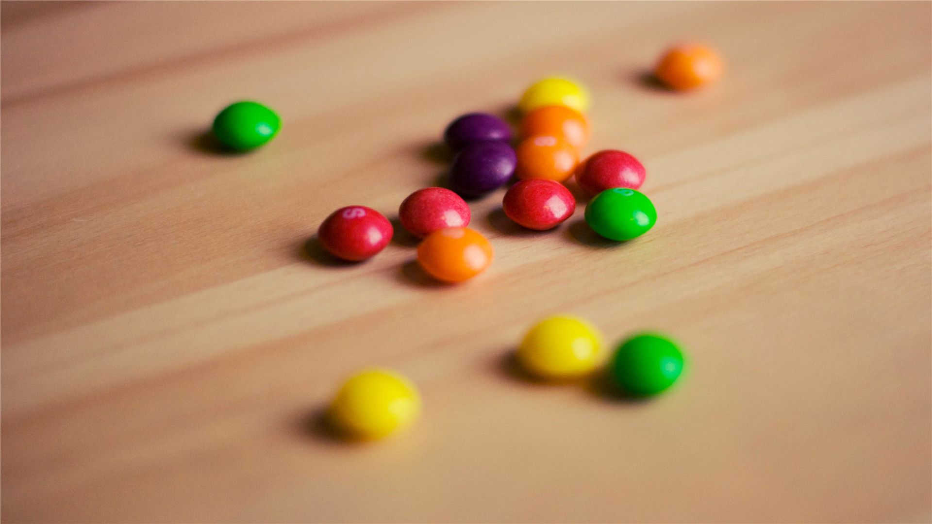 色彩缤纷各种颜色的糖果高清桌面壁纸