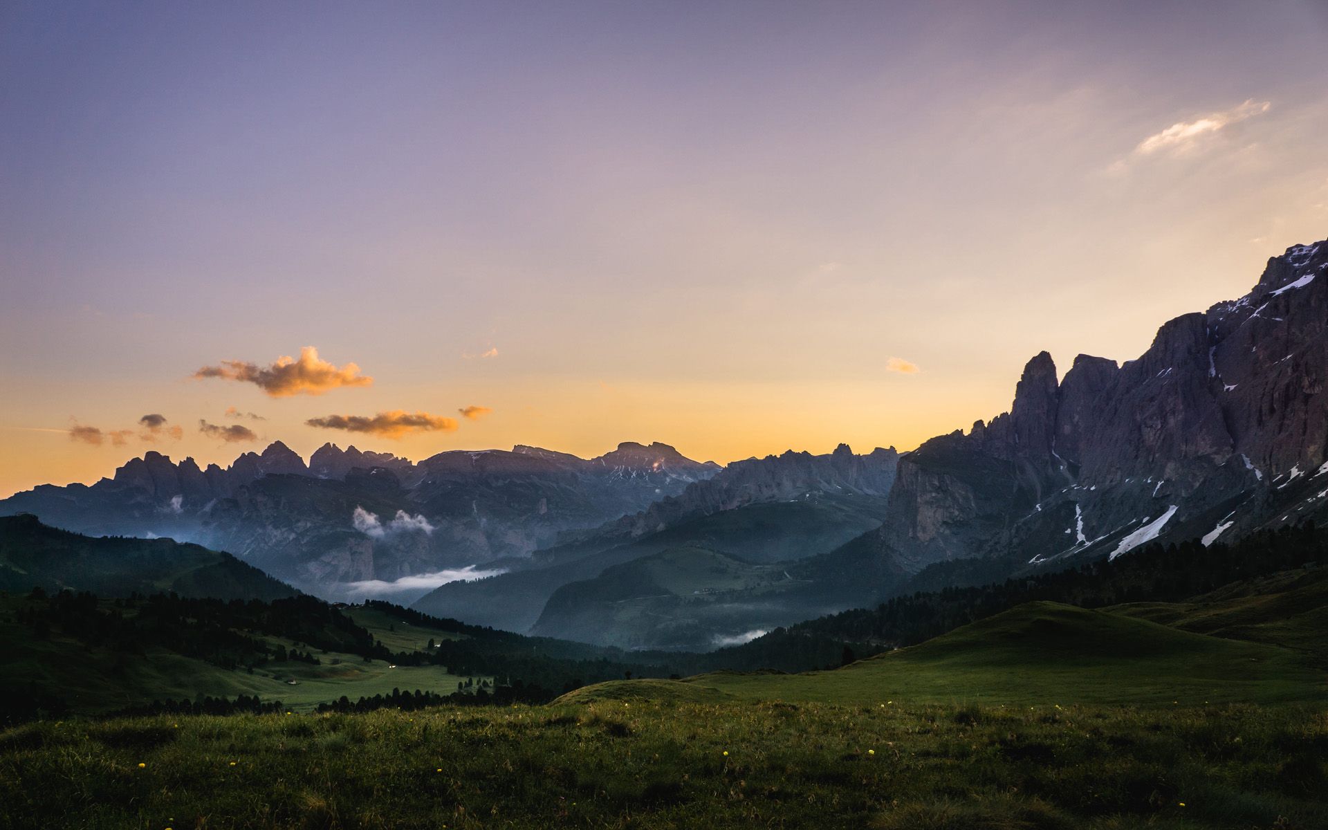 欧洲青山绿水的阿尔卑斯山唯美风景