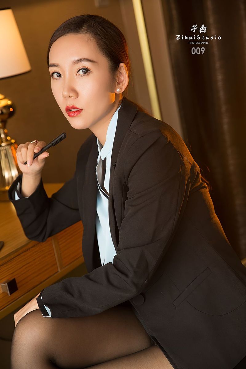 美女模特艾静香职场OL女秘书装扮蜜丝系列性感写真