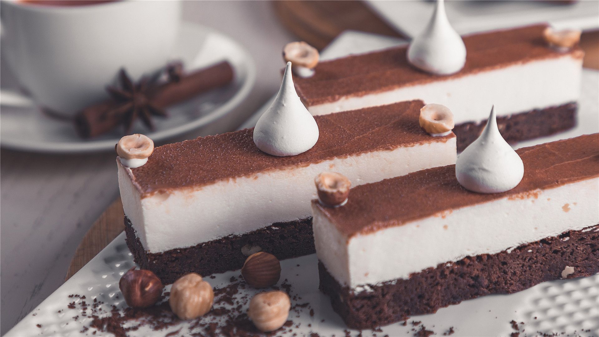 香甜美味巧克力蛋糕高清桌面壁纸