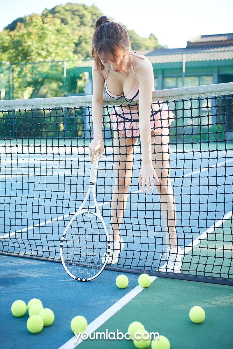 网球少女绯月樱Cherry粉色的内衣与小短裙性感写真