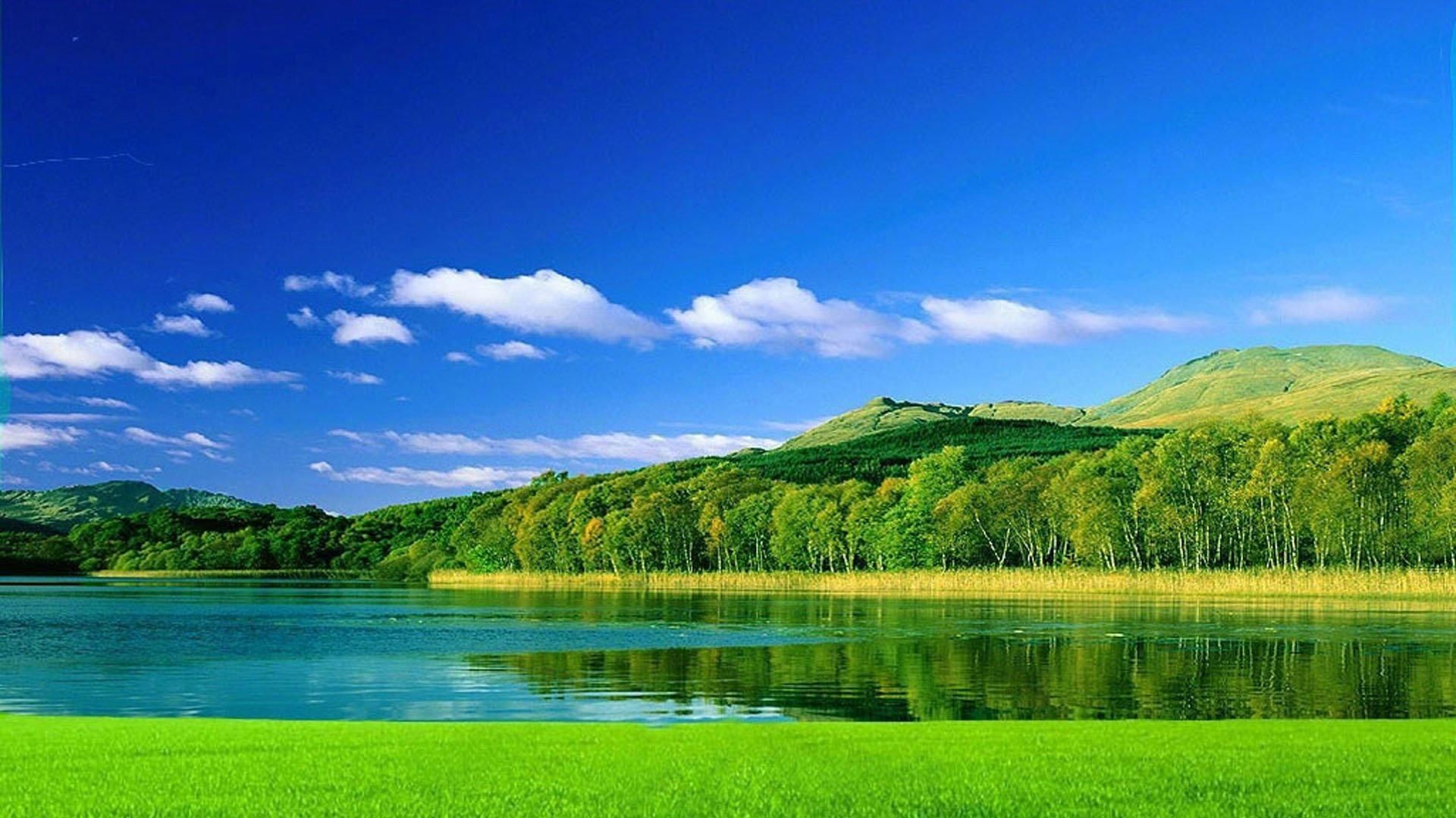 蓝天白云下的青山绿水优美风光高清桌面壁纸