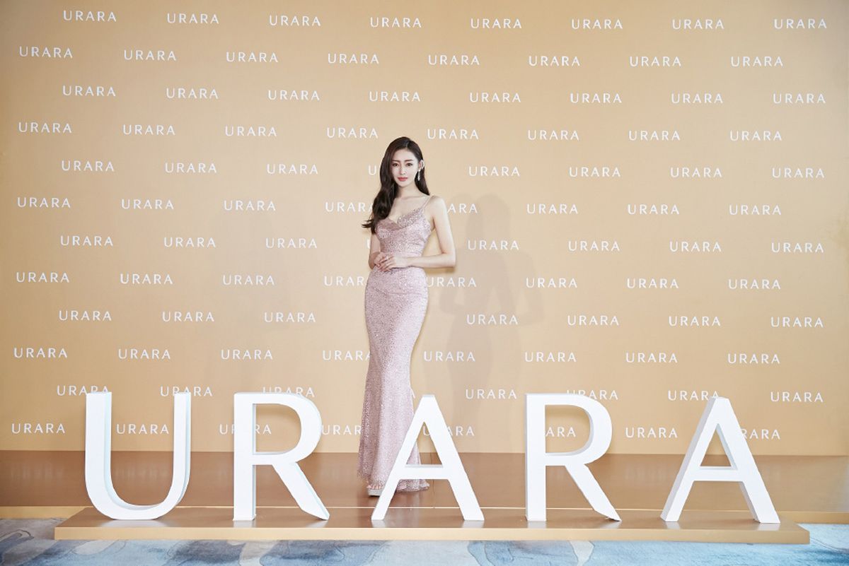URARA活动现场张天爱性感吊带长裙仙气满满迷人图片