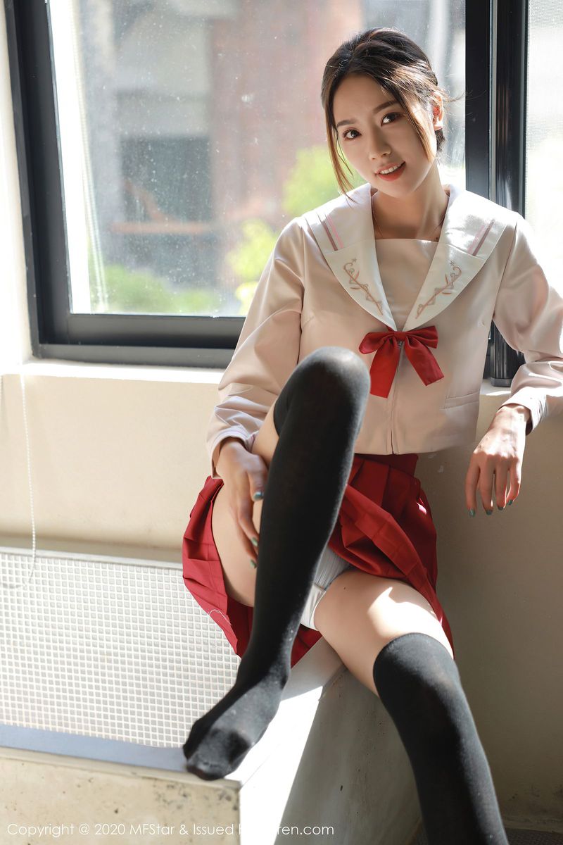 美女模特方子萱长筒袜JK制服系列清纯性感写真