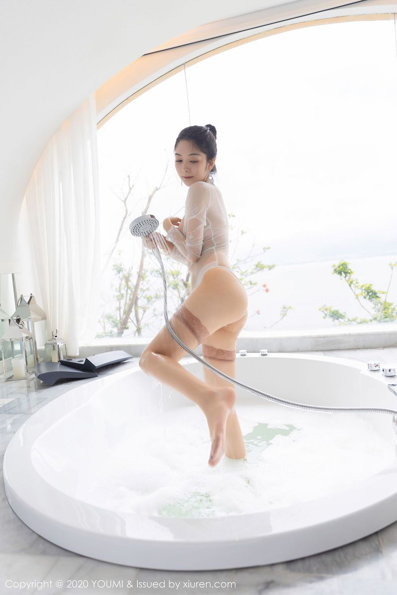 性感女神Angela小热巴浴室湿身系列大理旅拍