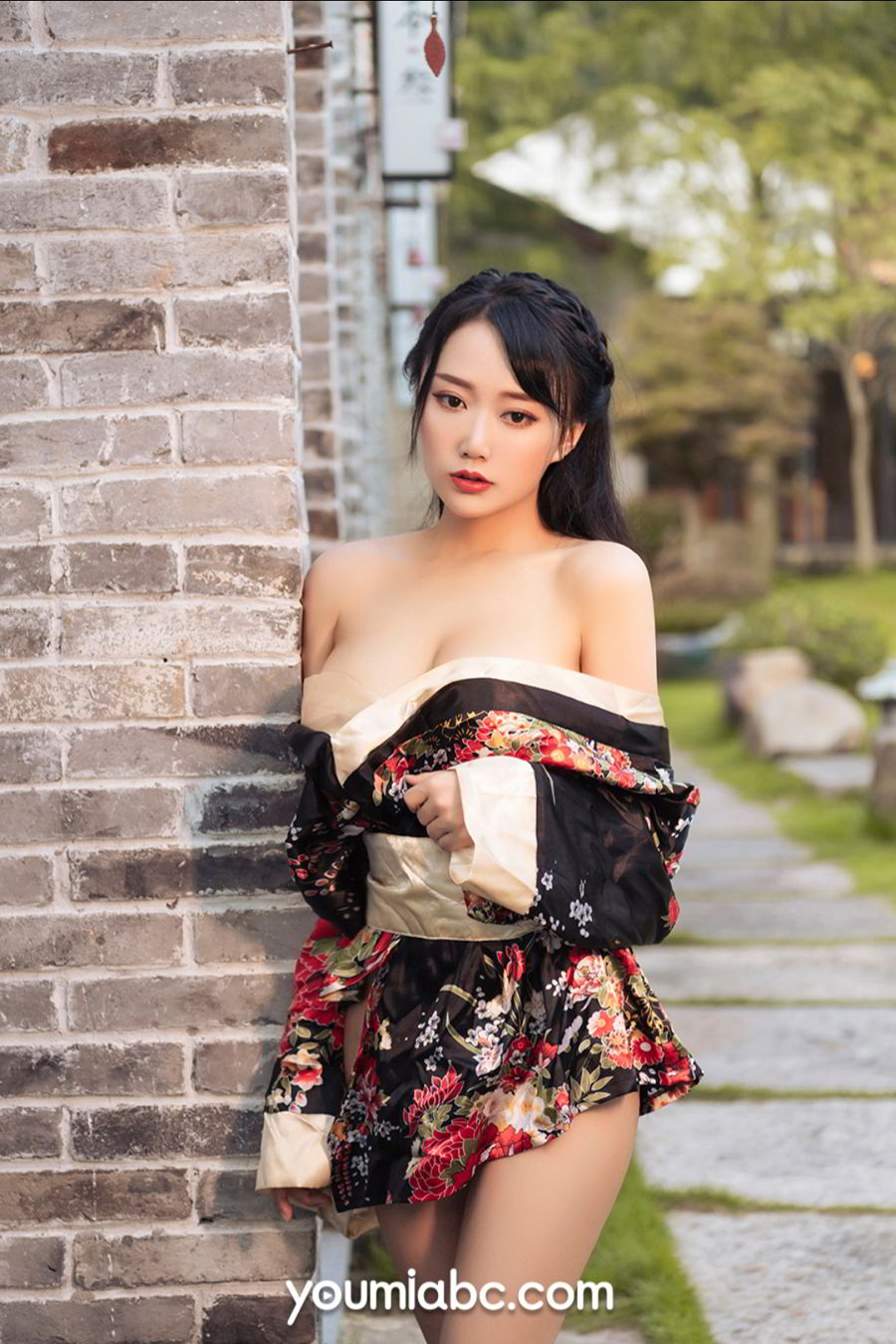 美女模特何嘉颖日式轻便和服和风煦女系列写真