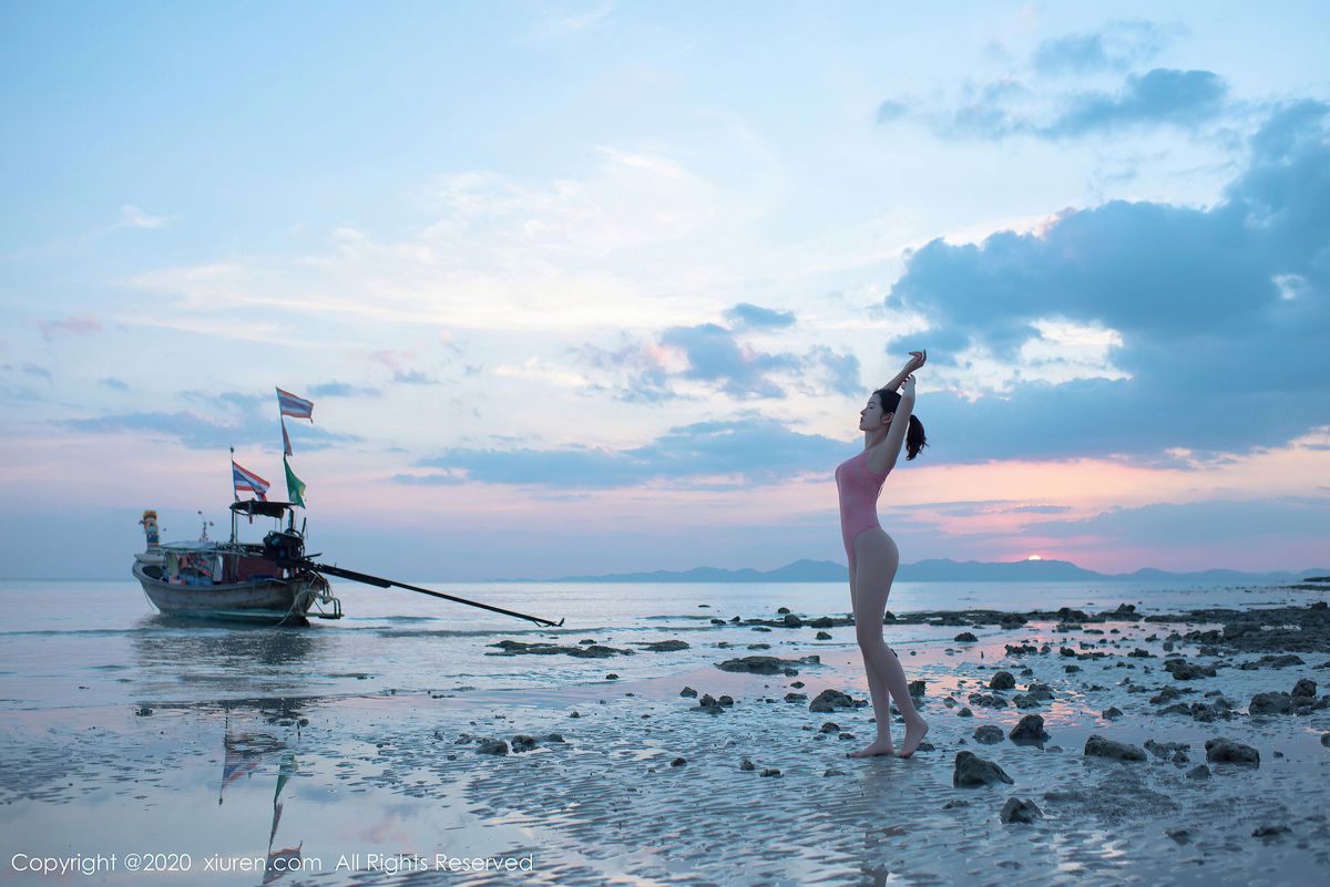 性感女神沈梦瑶粉色连体泳装泰国甲米海岸线写真