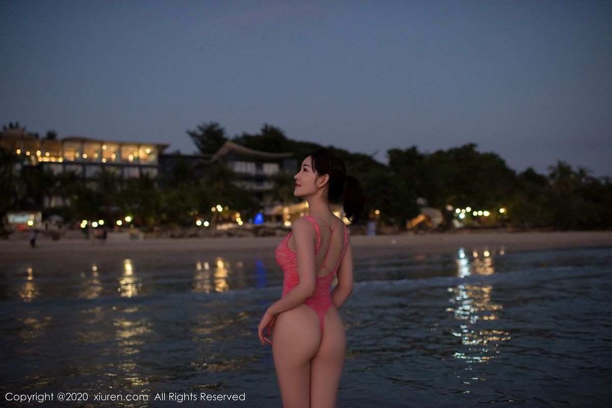 性感女神沈梦瑶粉色连体泳装泰国甲米海岸线写真