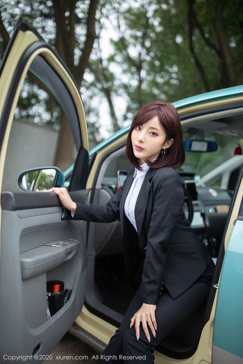 美女模特陈小喵白衬衫职场OL出租车司机主题性感写真