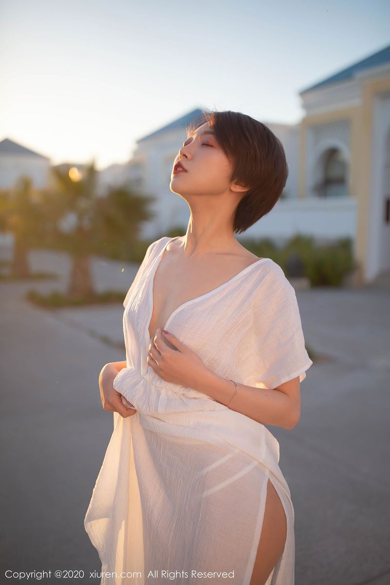 美女模特冯木木LRIS白色睡衣与蕾丝内衣北非旅拍