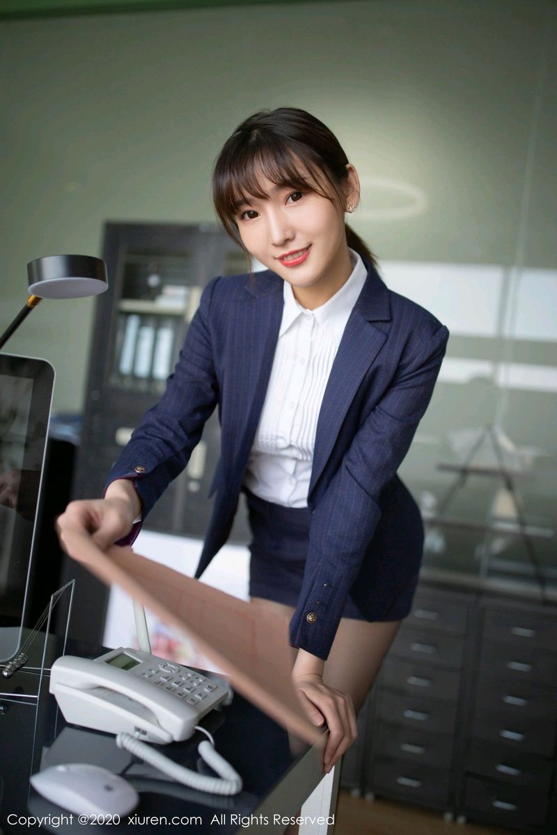 美女模特陆萱萱办公室女秘书装扮职场OL系列性感写真