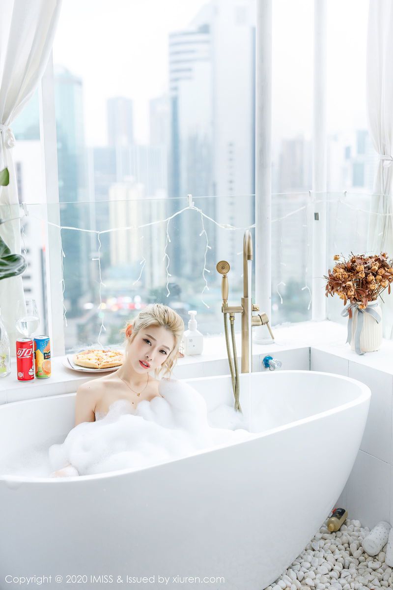 性感女神luvian本能浴室泡泡浴主题系列大尺度写真