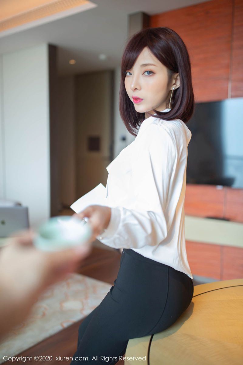 美女模特陈小喵办公室职场boss角色扮演娇媚动人写真