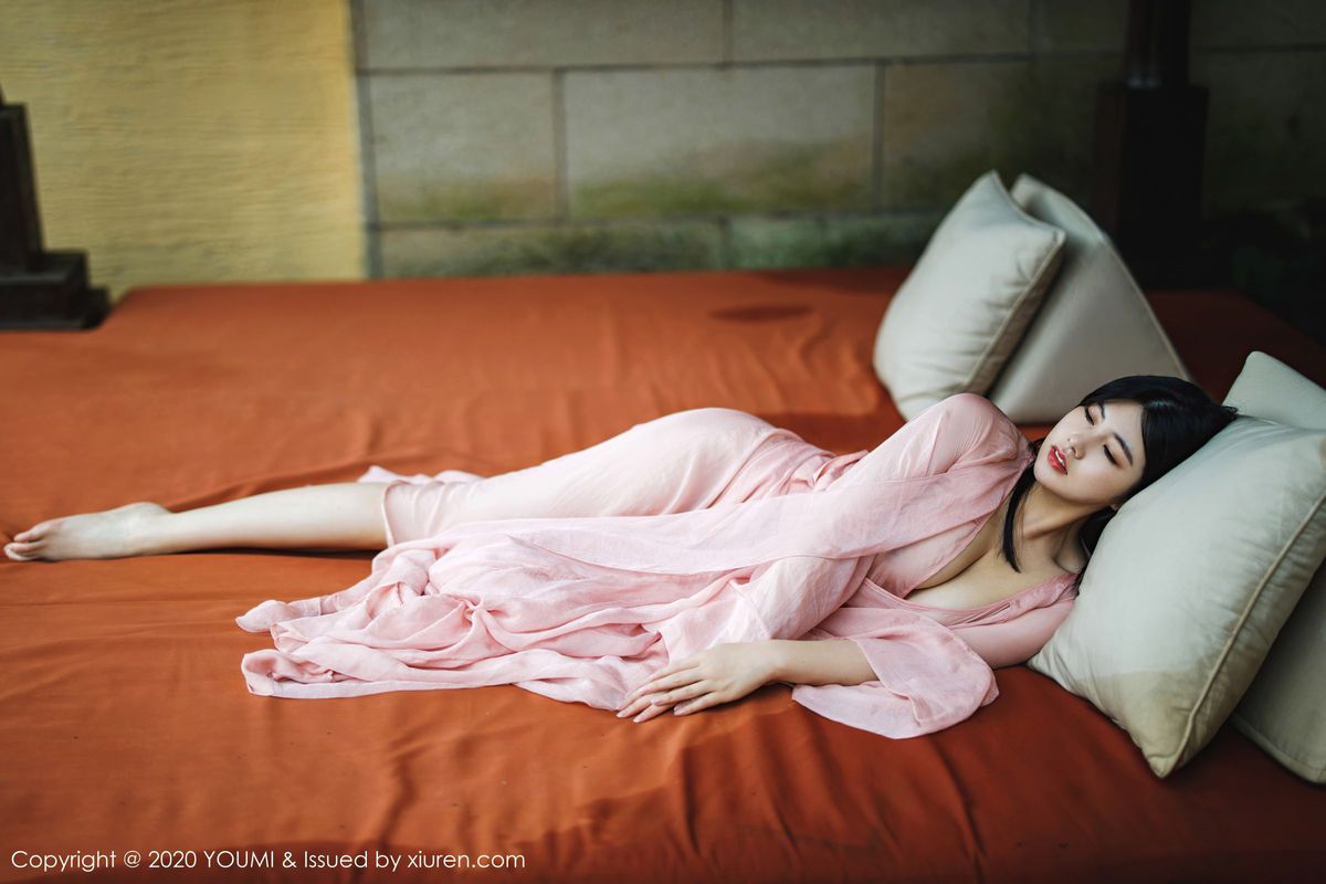 美女模特娜露Selena粉色长裙丰满身材西双版纳旅拍