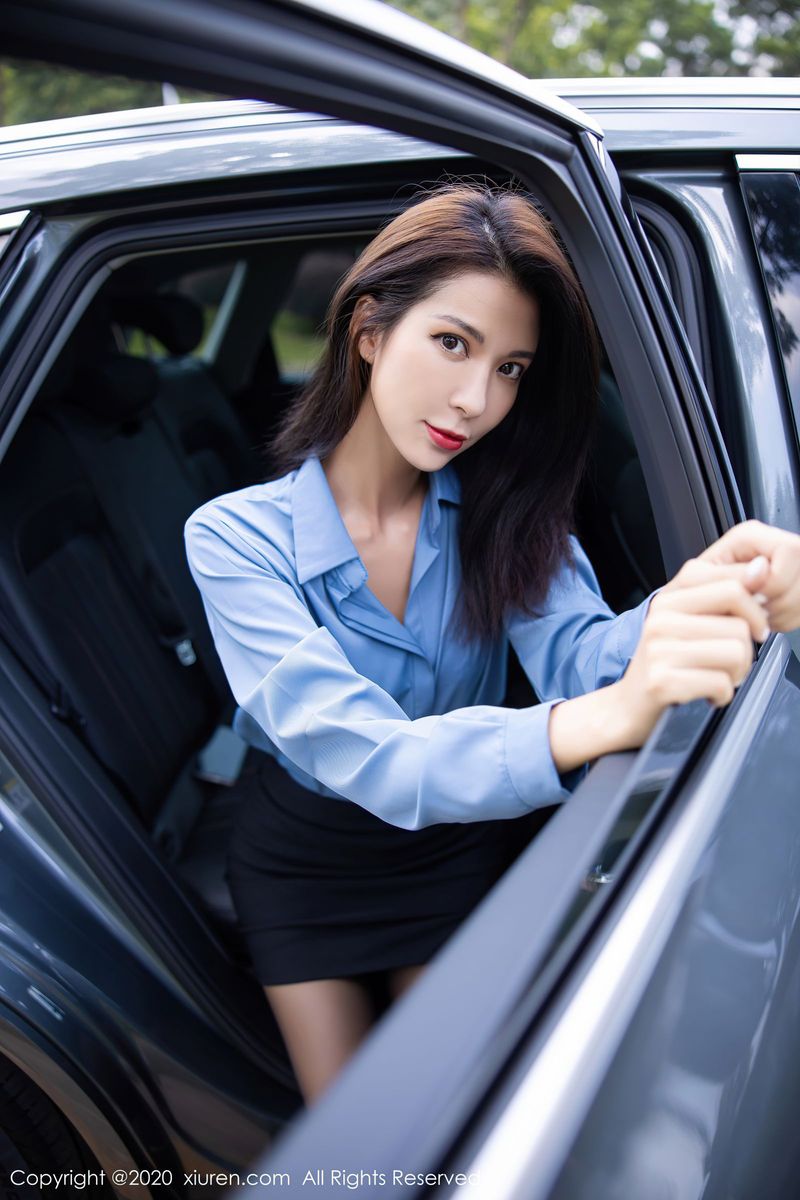 气质美女陈良玲Carry黑丝美腿&香车美人系列性感写真