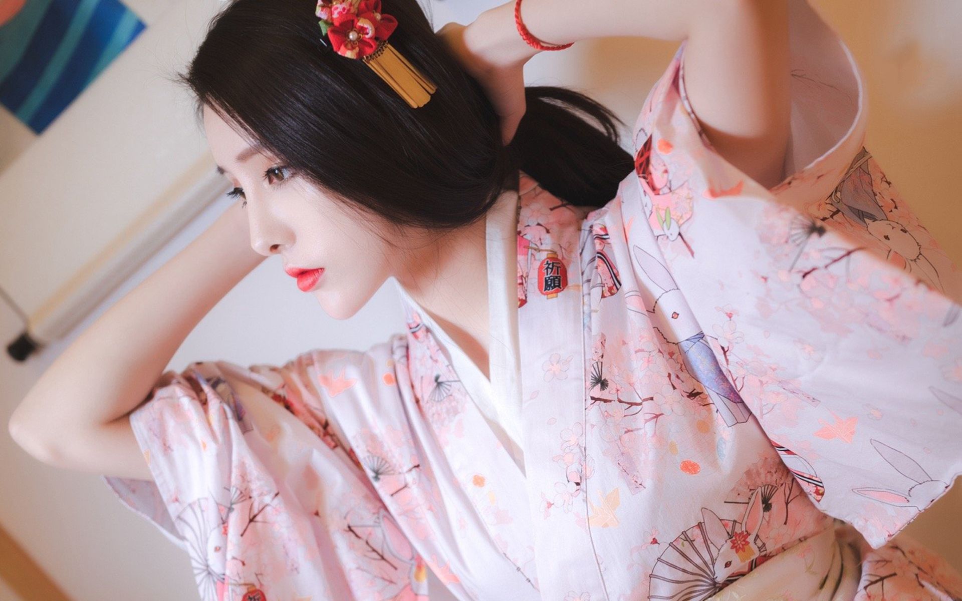 清纯美女身穿和服手拿折纸扇日系风格性感迷人高清壁纸