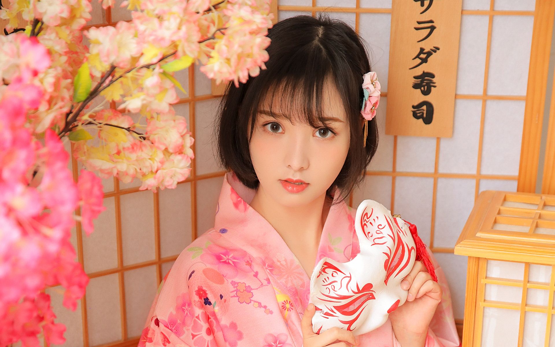 短发美女身着粉色樱花和服日系风格系列高清壁纸