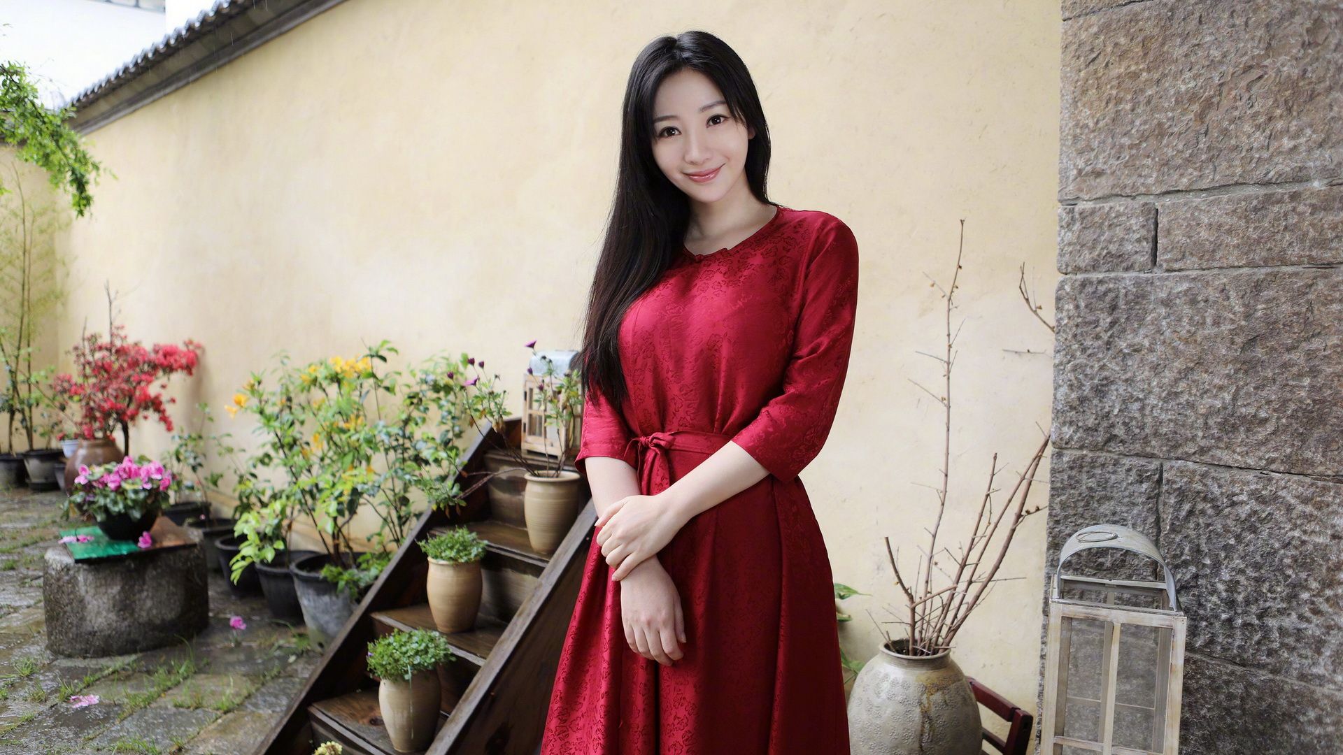 性感女演员柳岩鲜红长裙桌面壁纸
